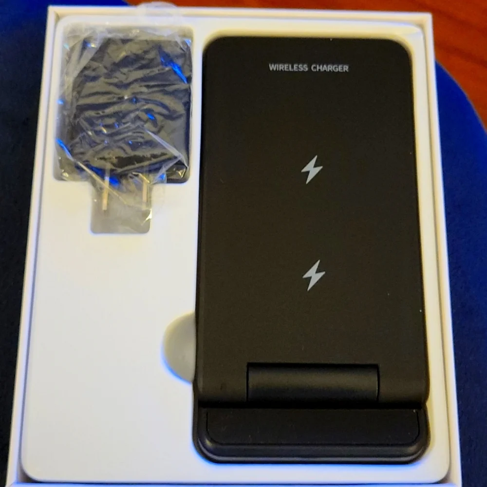 MINI FOLDING WIRELESS CHARGER 3 IN 1 CHARGING STATION Phone Watch Ear NEW …